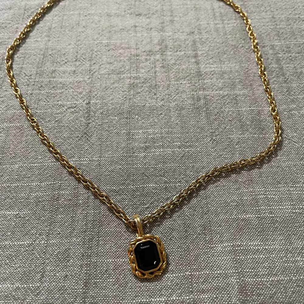 Elegant Roman Gold and Black Pendant Necklace